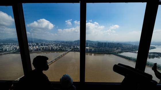 모처럼 파란 하늘