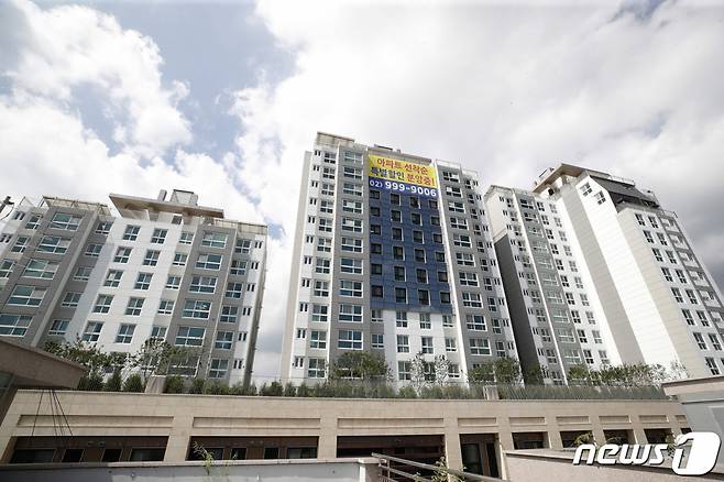 준공 후 수개월째 미분양 물량이 해소되지 않은 서울 강북구 수유동 ‘칸타빌 수유 팰리스’ 단지 전경. /사진제공=뉴스1