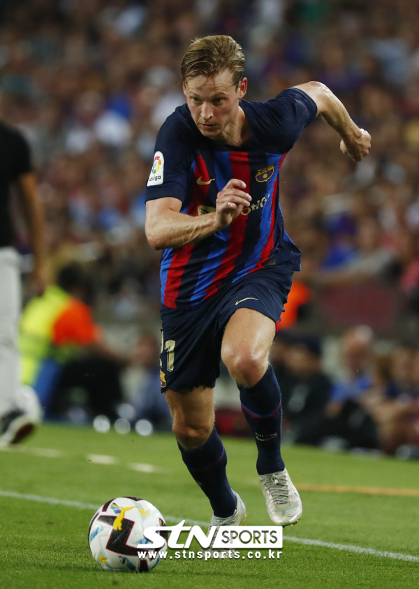 FC 바르셀로나 미드필더 프랭키 데 용. 사진｜뉴시스/AP