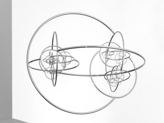 Orbit Dance West, 2022, brass, nickel, 60 x 72.5 x 60 cm. 사진제공 = 갤러리현대