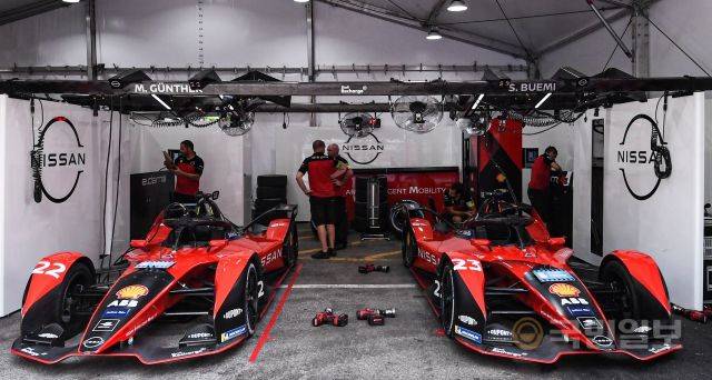 피트인 한 차량의 모습.