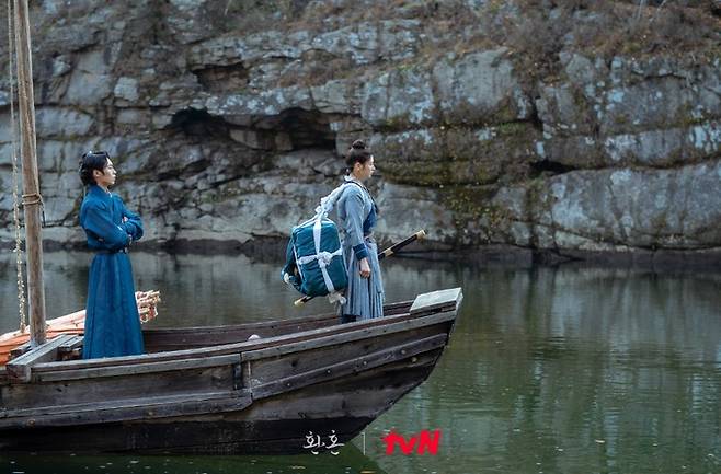 단향곡으로 떠나는 장면에 등장하는 고석정 협곡   tvN 홈페이지 캡처