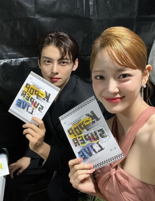 Singer and actor Kim Se-jeong showed off his extraordinary friendship with Cha Eun-woo of the group Astro.Kim Se-jeong released a two-shot with Cha Eun-woo on Wednesday, Its been a long time.In the open photo, Kim Se-jeong and Cha Eun-woo are smiling brightly while looking at the camera affectionately.The two men, who are in charge of MC side by side at one event, are dressed in lovely dresses and dandy suits, and are showing off the charm of the fairy tale hero.Kim Se-jeong introduced Cha Eun-woo as first stage best friend in SBS entertainment program Shoes Take off and Dolsing Forman which was broadcast last month.At the time, Kim Se-jeong said, In fact, I am shy and introverted.TV Land Most Heart Warming Pet-Human Relation also has an order from stage 5 to stage 1, he said. If you are really close, step 2, if you are close, step 3, step 3, before you know, step 4, if you know your name, and step 5 if you do not know who you are. The ball team, Io Ai, is the second stage, (Twice) Ji Hyo, (Car) Jung Eun-woo, and real close friends are the first stage, he said.Kim Se-jeong is currently appearing on SBS gilt drama Todays Web toon; Cha Eun-woo will hold her first face-to-face fan meeting in Korea in September and meet fans.