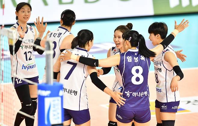 2021~2022 정규리그 2위 한국도로공사는 페퍼저축은행을 완파했다. [한국배구연맹 제공]