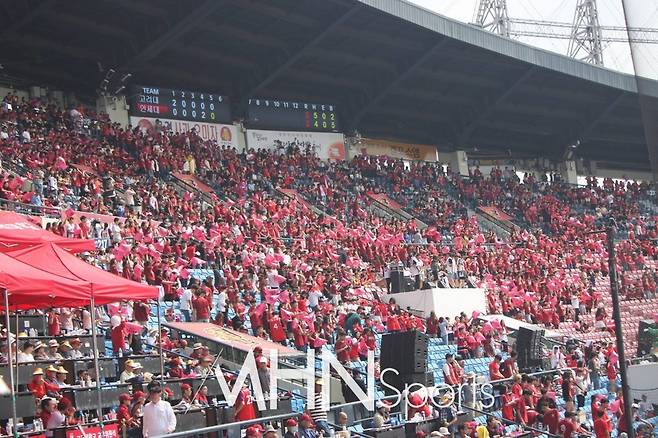 이제는 대학스포츠협의회의 승인 없이는 고려대/연세대 정기전과 같은 빅 이벤트도 취재하지 못하는 것일까? 자료사진ⓒ김현희 기자