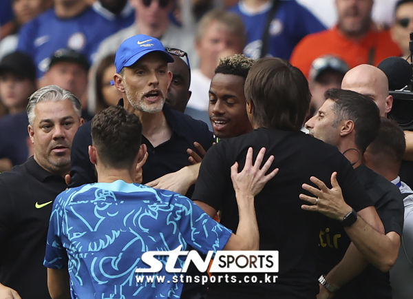 안토니오 콘테 감독(우측)과 마찰을 빚기도 했던 토마스 투헬 감독(좌측). 사진｜뉴시스/AP