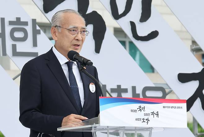 장호권 광복회장이 15일 오전 서울 용산 대통령실 청사 잔디마당에서 열린 제77주년 광복절 경축식에서 축사하고 있다. /연합뉴스
