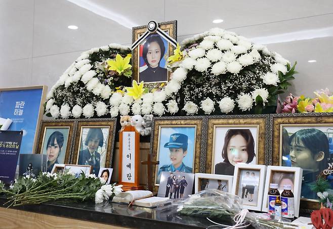 공군 성폭력 피해자 고(故) 이예람 중사 1주기를 하루 앞둔 지난 5월 20일 오전 경기 성남시 국군수도병원 장례식장에 빈소가 마련돼 있다. /뉴스1
