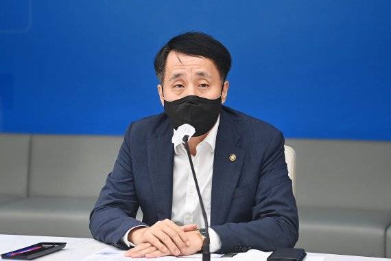 [서울=뉴시스] 장영진 산업통상자원부 1차관이 3일 오후 서울 중구 대한상의에서 열린 제1차 사업재편-정책금융 연계 전략회의에 참석해 발언하고 있다. (사진=산업통상자원부 제공) 2022.08.03. photo@newsis.com *재판매 및 DB 금지 <저작권자ⓒ 공감언론 뉴시스통신사. 무단전재-재배포 금지.> /사진=뉴시스화상