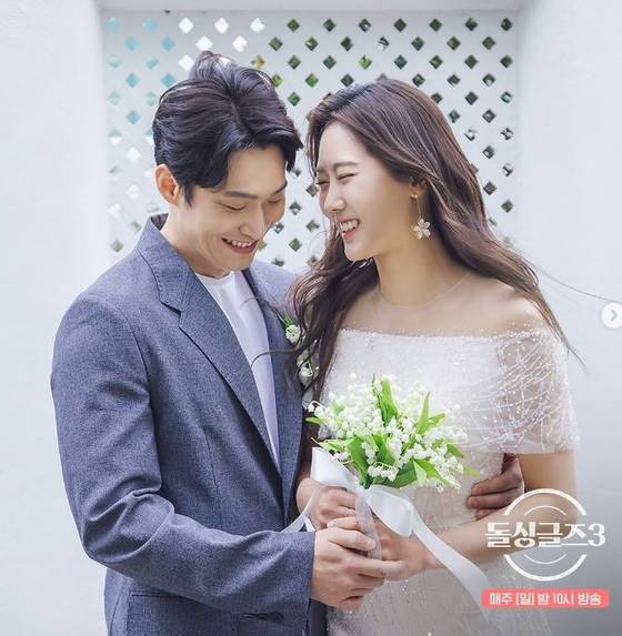 '돌싱글즈3'의 커플들이 신혼여행에 앞서 웨딩 화보를 촬영했다.