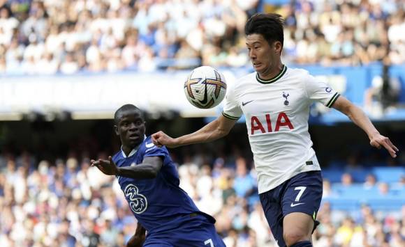 손흥민이 돌파를 시도하고 있다. [사진=뉴시스]