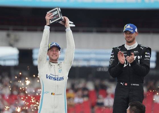 스토펠 반도른 1위(사진 왼쪽), 승점 213점, 벨기에 출신, 메르세데스 소속