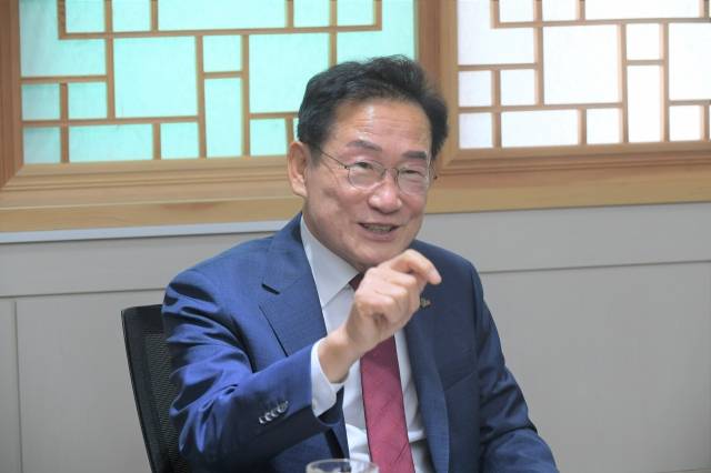 대구·경북지역에서 무소속으로 출마해 재선에 성공한 유일한 단체장인 최기문 영천시장은 ‘부드러우면서도 강한 매력’을 가지고 있다는 평가를 받는다.  영천시 제공