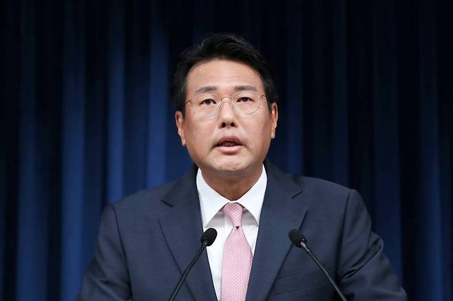 [서울=뉴시스] 홍효식 기자 = 김태효 국가안보실 제1차장이 15일 오후 서울 용산 대통령실 청사 브리핑룸에서 윤석열 대통령의 광복절 경축사 관련 브리핑을 하고 있다. 2022.08.15.