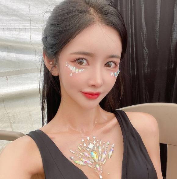 '월드컵 여신'으로 불리는 모델 신새롬이 최근 자신의 인스타그램에 한 장의 셀카를 게시했다. /사진=신새롬 인스타그램 캡쳐