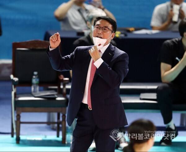 페퍼저측은행 김형실감독.