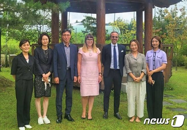 (전주=뉴스1) 임충식 기자 = 주한이탈리아대표단이 다음 달 전주에서 열리는 ‘전주세계문화주간 이탈리아문화주간’ 행사 준비를 위해 16일 전주를 방문했다.(전주시 제공)