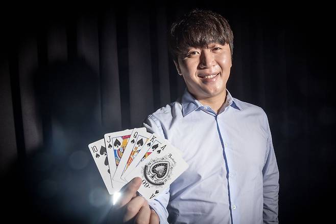 가장 높은 스트레이트 플러시 패를 쥔 홍진호. 장진영 기자