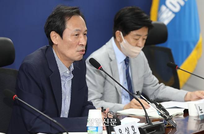 우상호 더불어민주당 비상대책위원장이 16일 국회 의원회관에서 열린 ‘윤석열 정권 100일 평가 토론회-윤석열 정부 국정운영 이대로 괜찮은가?’에서 인사말을 하고 있다. 국회사진기자단