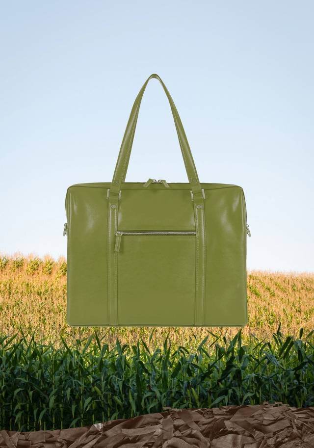 에코트리온이 사용된 코팅제로 제작된 비건 가죽 가방. 네이크스 제공