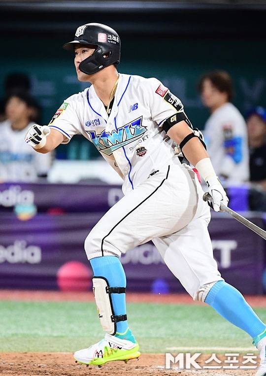 kt 배정대가 16일 수원 키움전 9회 1사 1, 3루 상황에서 끝내기 희생 플라이를 기록했다. 사진(수원)=김영구 기자