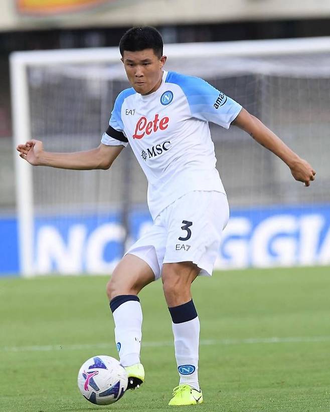 [서울=뉴시스]나폴리 김민재 데뷔전. (캡처=나폴리 소셜네트워크서비스)