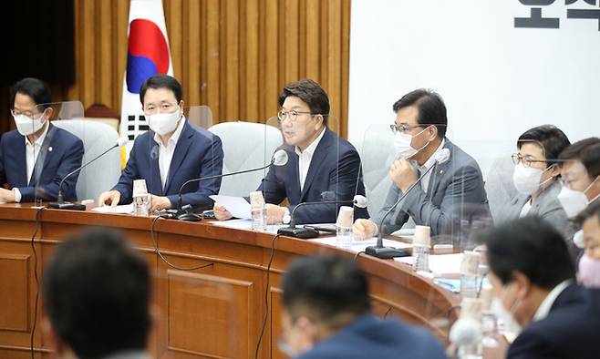 국민의힘 권성동 원내대표가 16일 국회에서 열린 원내대책회의에서 발언하고 있다. 국회사진기자단