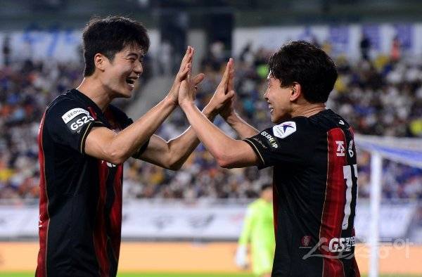 FC서울 기성용(왼쪽). 스포츠동아DB