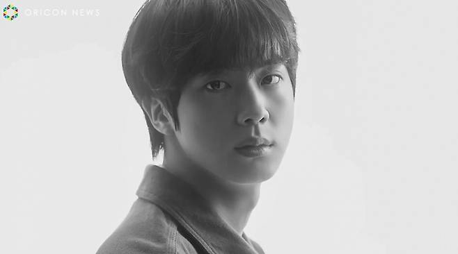 방탄소년단 진, 흑백 속에서도 빛나는 '월와핸'