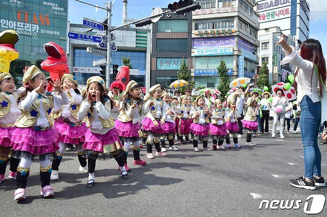 2018 진주 개천예술제 가장행렬(진주시 제공).