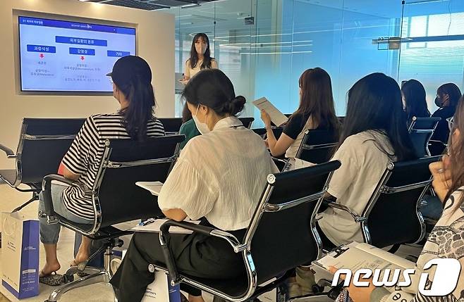펫닥은 14일 서울 서초구 펫닥 본사에서 동물병원 근로자들을 대상으로 '여름철 피부환자 관리' 주제의 교육을 진행했다.(펫닥 제공)