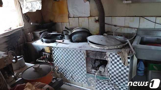 강원 홍천군 서면의 한 음식점에서 발생한 LPG 폭발 추정 사고.(강원도소방본부 제공)/뉴스1