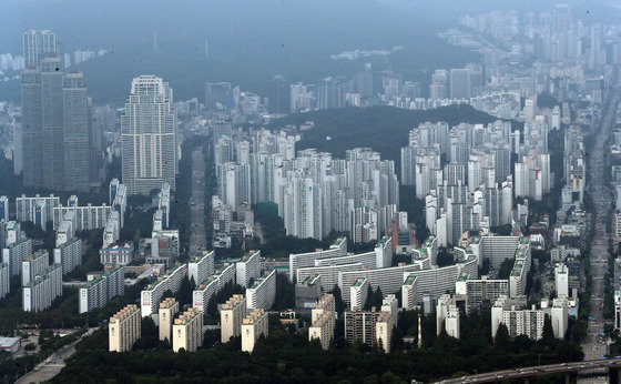 서울 송파구 롯데월드타워 서울스카이에서 바라본 강남구 아파트단지 모습. 2022.8.7/뉴스1 ⓒ News1