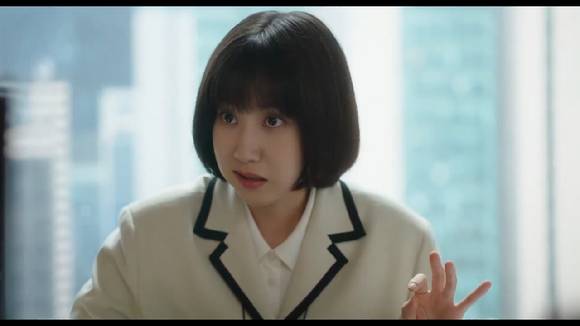 ENA채널 '이상한 변호사 우영우' 15화 선공개 영상이 게재돼 관심을 모으고 있다. [사진='이상한 변호사 우영우' 15화 선공개 영상 캡쳐]