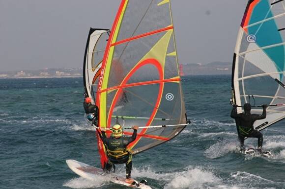 제주시는 '2022 제주레저힐링축제'를 오는 9월 2일부터 10월 15일까지 함덕해수욕장과 새별오름 등 제주시 일원에서 개최할 예정이다. 윈드서핑대회 장면 [사진=제주특별자치도윈드서핑카이트보딩협회]