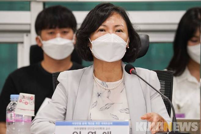 임영애 아주대병원 진단검사의학과 교수가 17일 오전 서울 여의도 국회 의원회관에서 열린 '지정헌혈 관행 개선을 위한 국회 토론회'에서 발언하고 있다.