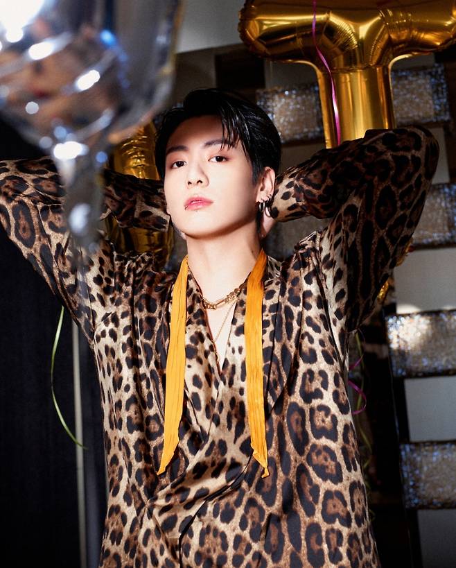 "홍대서 정국이 만나세요!" 방탄소년단 정국 팬들 택시 광고..하이브 앞 대행 배너 등 '초특급 생일 서포트'