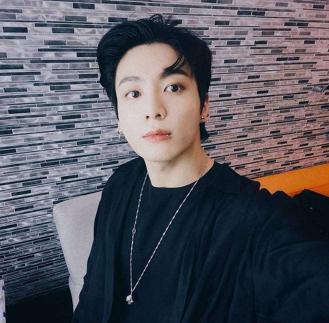 "홍대서 정국이 만나세요!" 방탄소년단 정국 팬들 택시 광고..하이브 앞 대행 배너 등 '초특급 생일 서포트'