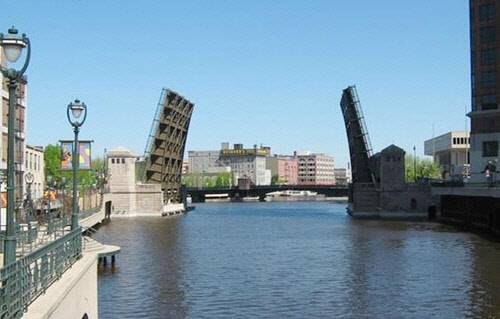 미국 밀워키 도심 명소 킬번 애비뉴 다리. <킬번 애비뉴 다리 보수공사업체 '블룸 컴퍼니스' 웹사이트 캡처>