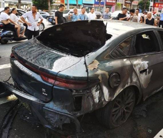 화재로 소실된 BYD 차량. 사진 = 중국 인터넷 캡처.