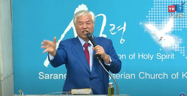 전광훈 사랑제일교회 목사가 교인들에게 자신과 아들에게 모든 대외선교사업을 위임할 것을 요구하고 있다. 유튜브 ‘너알아티브이’ 갈무리