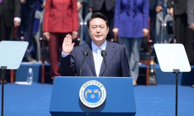 윤석열 대통령이 지난 5월 10일 오전 서울 여의도 국회에서 열린 제20대 대통령 취임식에서 취임선서를 하고 있다. 국회사진기자단