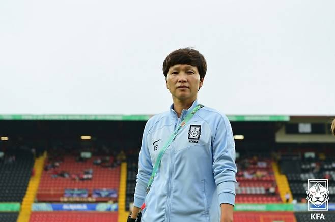 황인선 U-20 여자축구 대표팀 감독이 월드컵 8강 진출 실패를 자신의 탓으로 돌렸다. /사진=대한축구협회