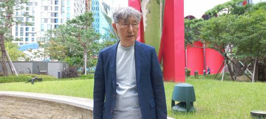 이시형 박사는 지난 16일 문화일보와의 인터뷰에서 “100세 시대 건강과 장수에는 친구 등 ‘사회적 관계’를 잘 맺는 것이 노년세대에게 매우 중요하다”고 강조했다. 이와 함께 “기부도 하고 봉사도 해야 보람을 느껴 행복하고 건강한 삶을 누릴 수 있다”고 말했다.