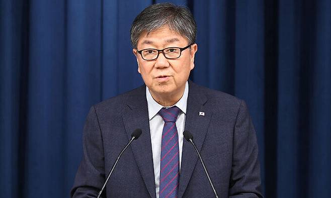 김대기 대통령 비서실장이 18일 오후 서울 용산 대통령실 청사에서 인사 관련 브리핑을 하고 있다. 연합뉴스