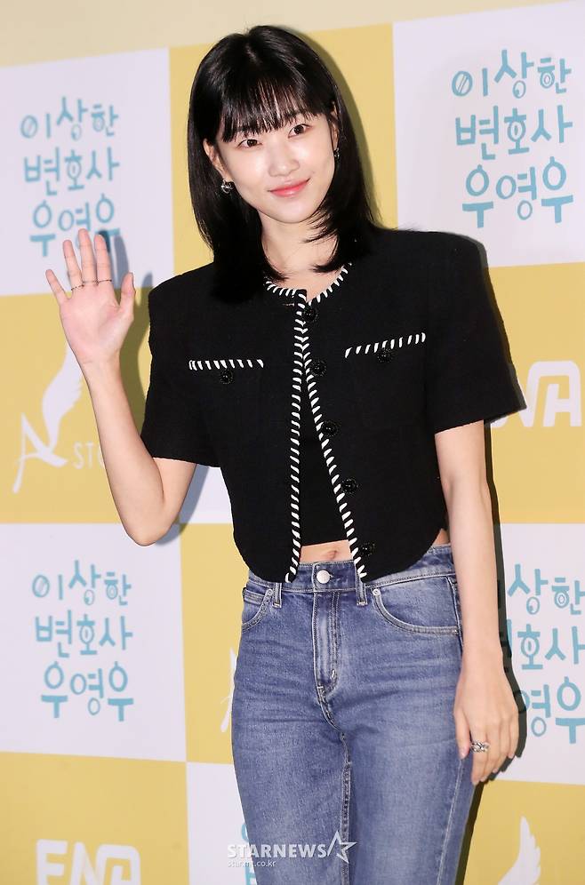 하윤경 '배꼽 드러낸 패션'[★포토]