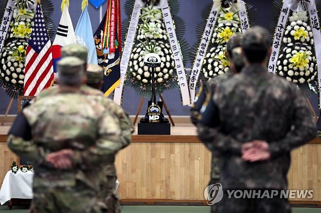 판문점 8.18 도끼만행사건 희생자 46주기 추모식 (서울=연합뉴스) 18일 경기도 파주시 캠프 보니파스에서 '판문점 8.18 도끼만행사건 희생자 46주기 추모식'이 열리고 있다. 2022.8.18 [국방일보 제공. 재판매 및 DB 금지] photo@yna.co.kr