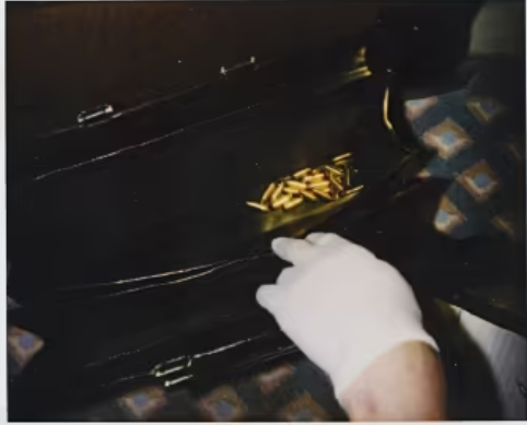 제니퍼 페어게이트의 가방에서 발견된 총알들. 오슬로 경찰서 홈페이지