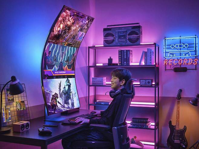 세로 모드를 주로 활용하는 게임은 종스크롤 슈팅 게임, 리듬 게임 정도다. 즐길 콘텐츠도, 비율을 지원하는 게임도 많지 않다는 걸 감안해야 한다. 출처=삼성전자