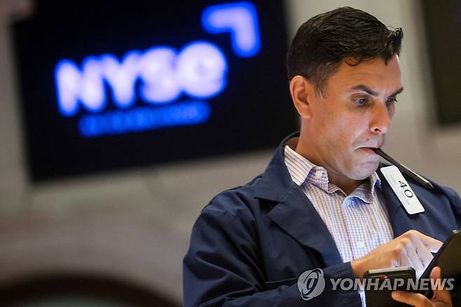 NYSE 입회장에 트레이더의 모습